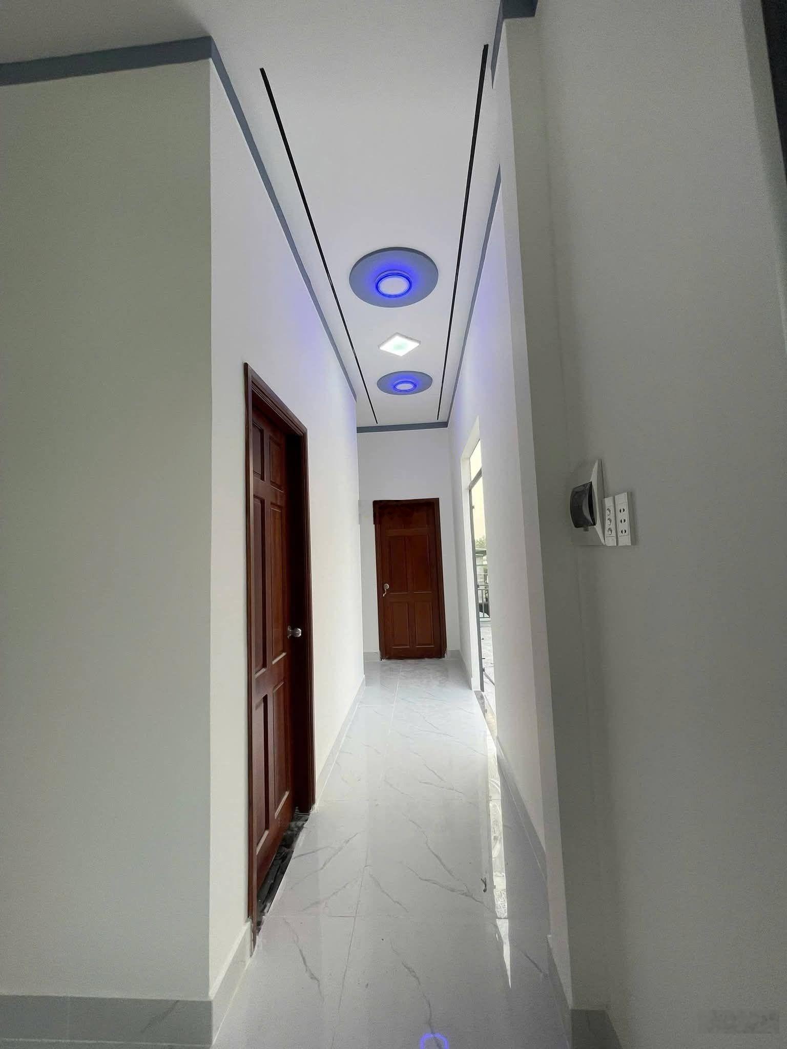 Nhà lầu 4 phòng ngủ ngay gần chợ Búng Thuận An giáp Vsip 1