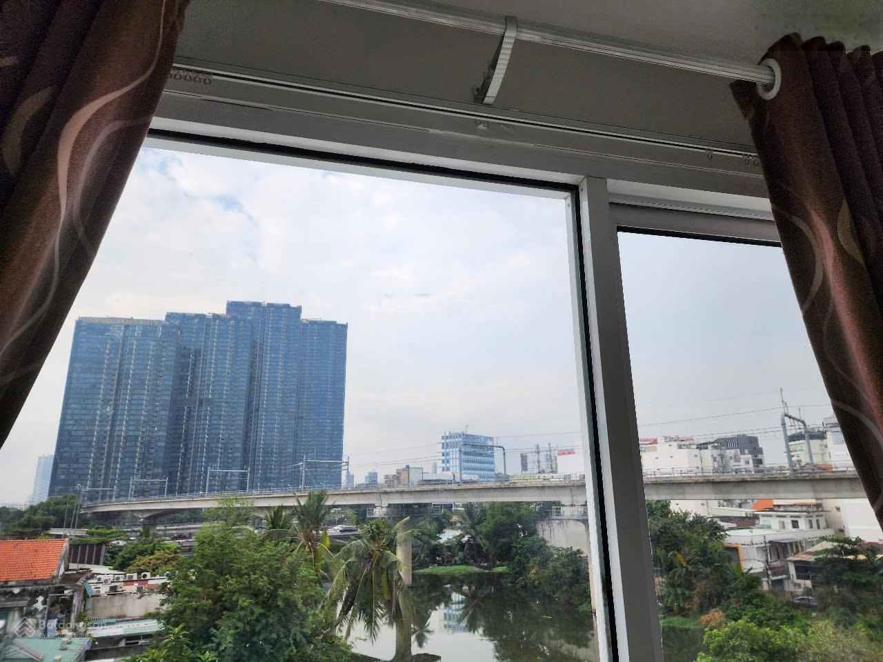 Phòng đẹp, mới, thiết kế dạng phòng ở căn hộ cao cấp, giáp Q1, ở Q. Bình Thạnh. LH: 0988202920