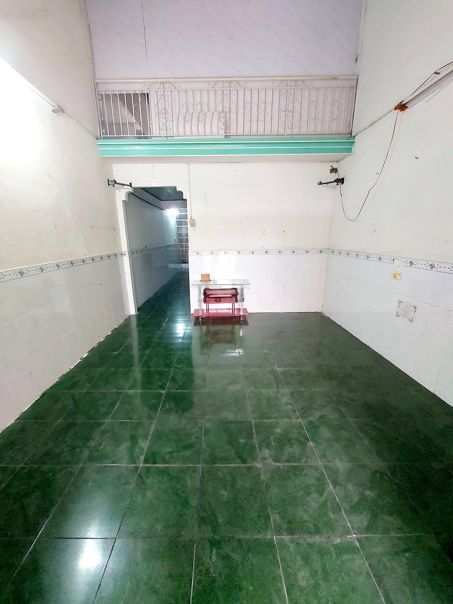 Nhà cấp 4 gác lửng giá RẺ sát bên chợ Dĩ An - hẻm xe hơi thông