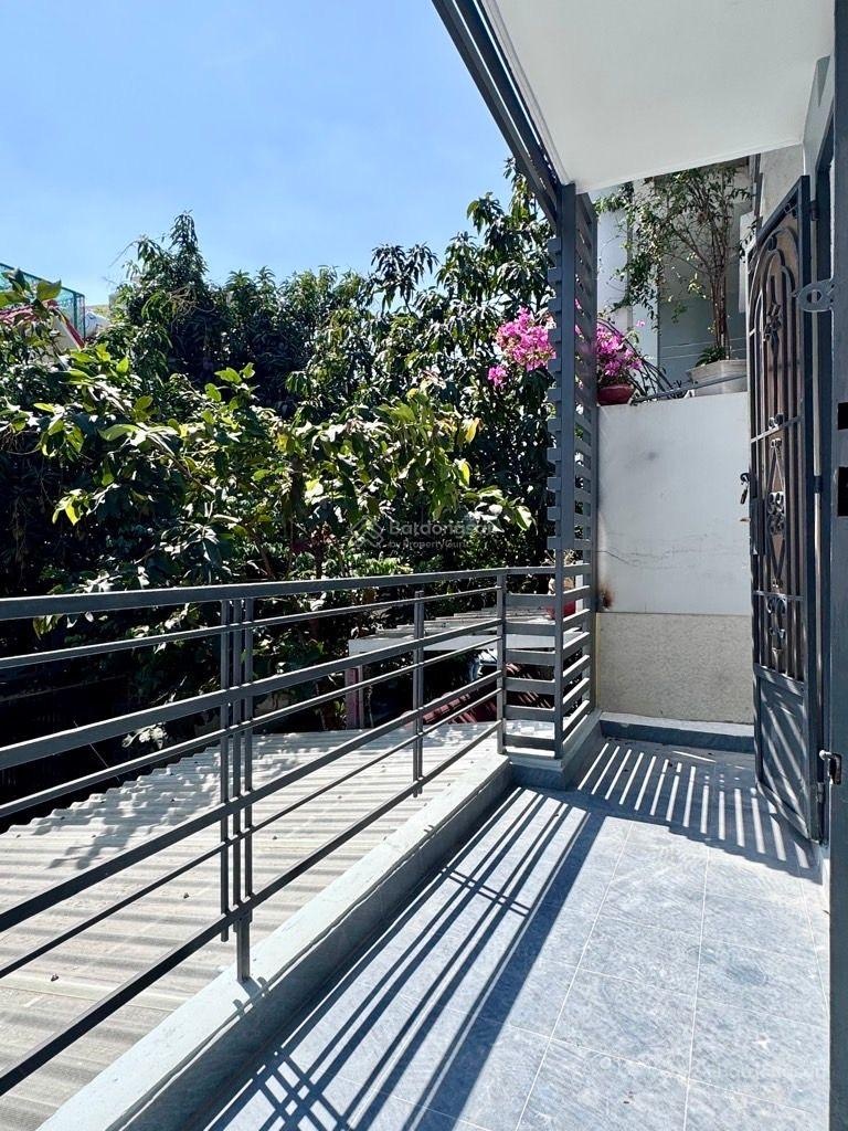 Bán nhà an dương vương, dt lớn 5.1 m x 19m, đường nhựa 7m thông - ô tô ngủ trong nhà, 3 phòng ngủ