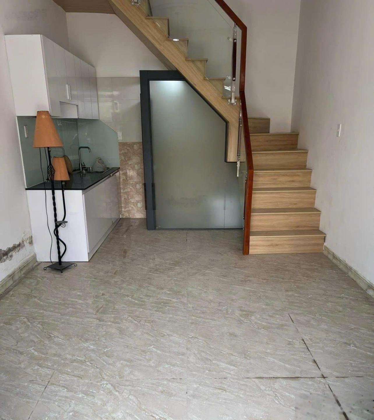 Cho thuê Nhà 1 trệt 2 lầu 2PN 1 sân thượng ở đường 49