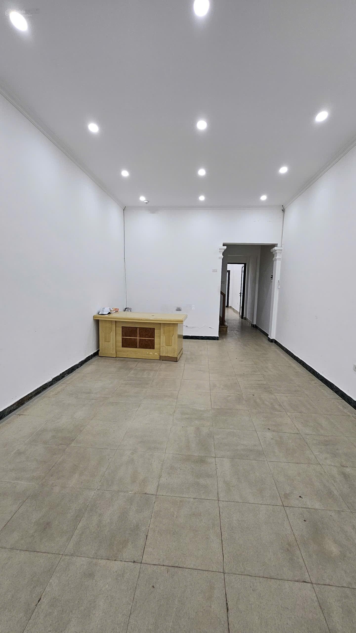 Chính chủ cho thuê nhà ngõ 80 Trung Kính, Yên Hòa. Diện tích: 68m2 x 4.5 tầng. Lh 0866696199