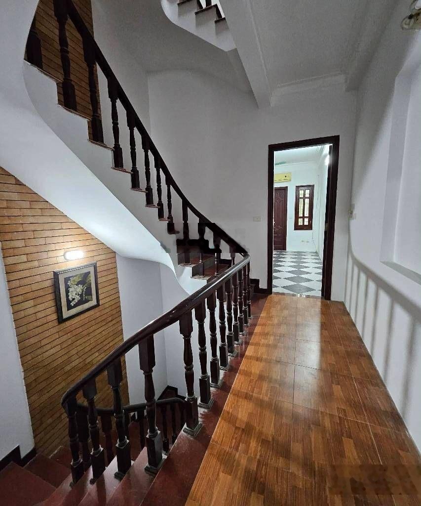 Bán nhà 5 tầng, Vũ Ngọc Phan, Đống Đa-DT 54m2-gần phố, sổ đỏ chính chủ, sang tên ngay - Gía 14.2tỷ