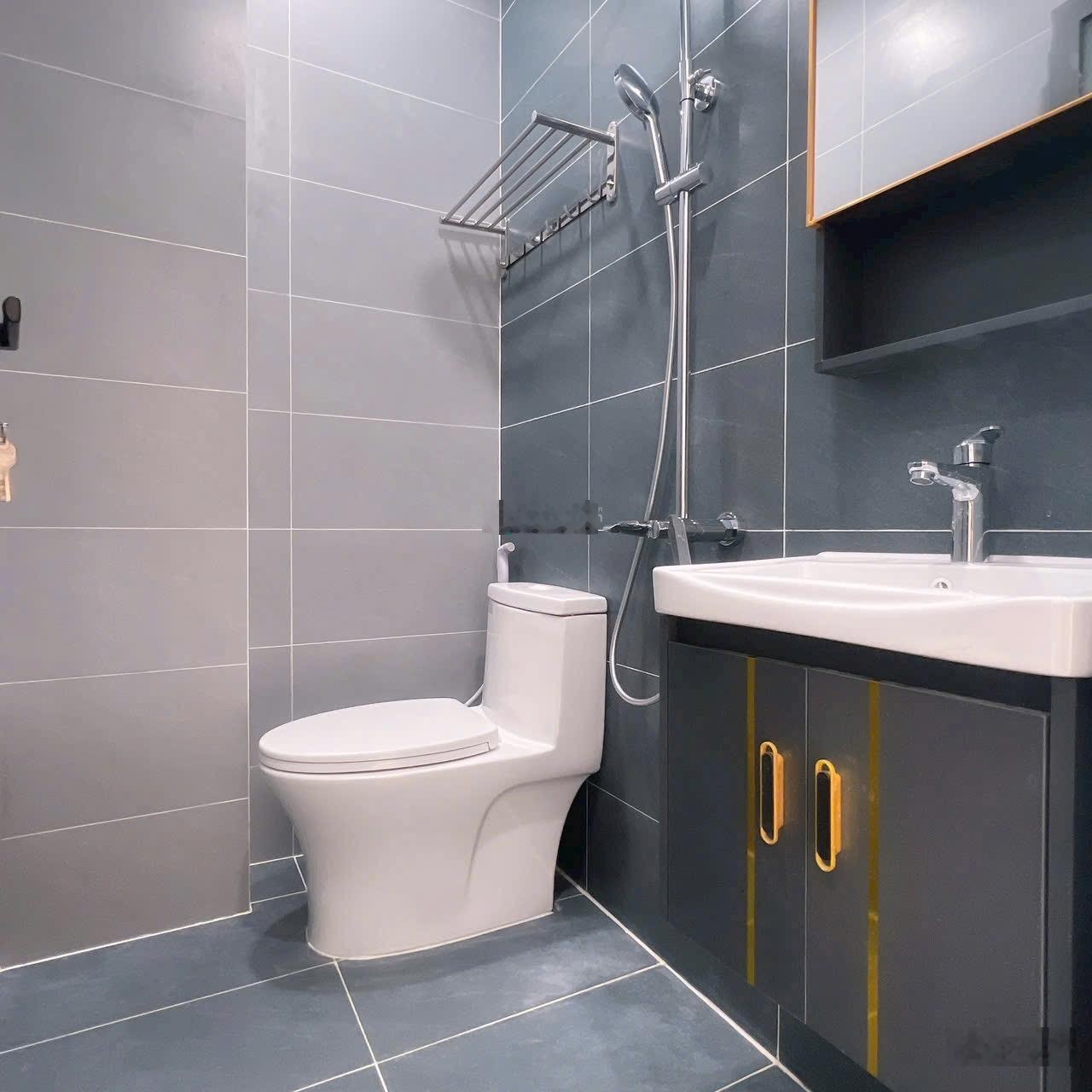 Bán nhà Q4 KDC HH nhà 5 tầng đẹp - Tôn Đản - Cách 20m ra MT