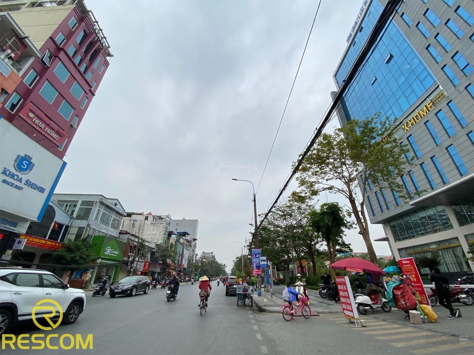 Nhà mặt phố Trần Nguyên Hãn. Vị trí đẹp. Mặt tiền lớn. Diện tích rộng cần cho thuê