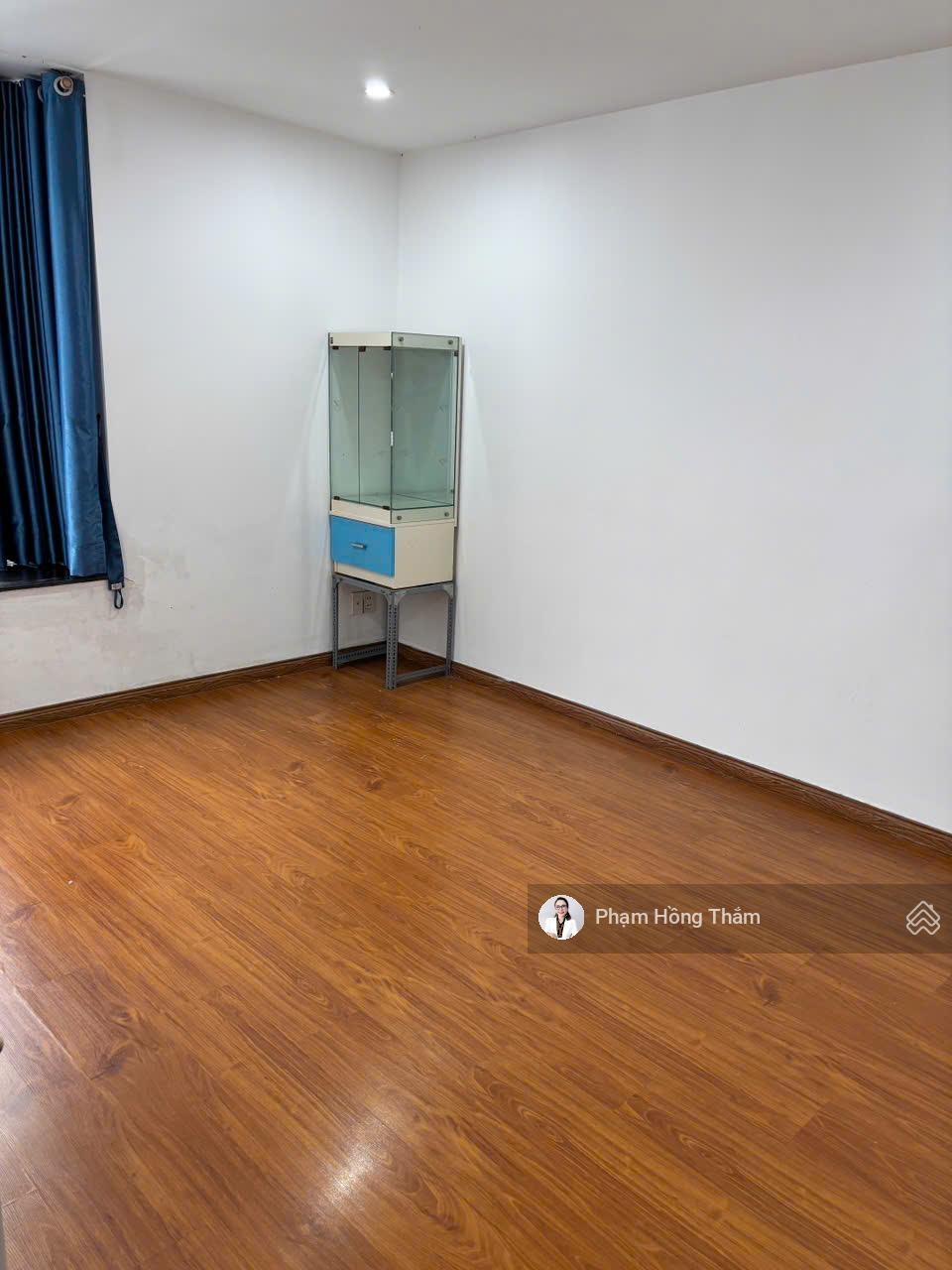 Cho thuê căn hộ Giai Việt Duplex thông tầng, DT 109m2, 3PN, 2 WC, nội thất cơ bản, giá 13tr/tháng