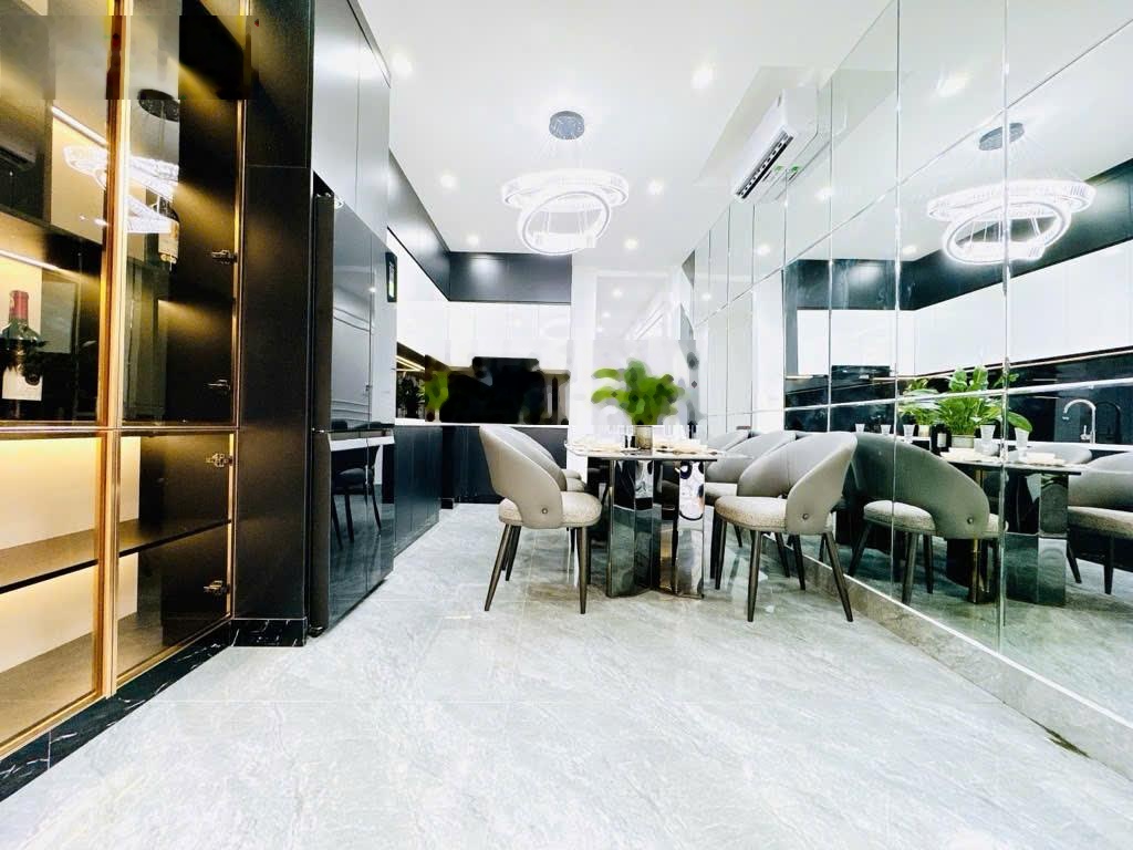 Đẹp như cung điện mùa xuân-thiết kế hiện đại-6tầng thang máy- ngõ thông kinh doanh- gần phố gần hồ