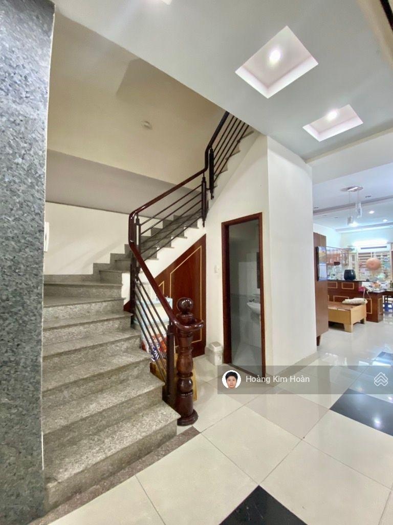 Siêu vị trí đường Phan Đăng Lưu, 135m2, 4 tầng thang máy, sân rộng ô tô ngủ nhà, ngang 5m bề thế