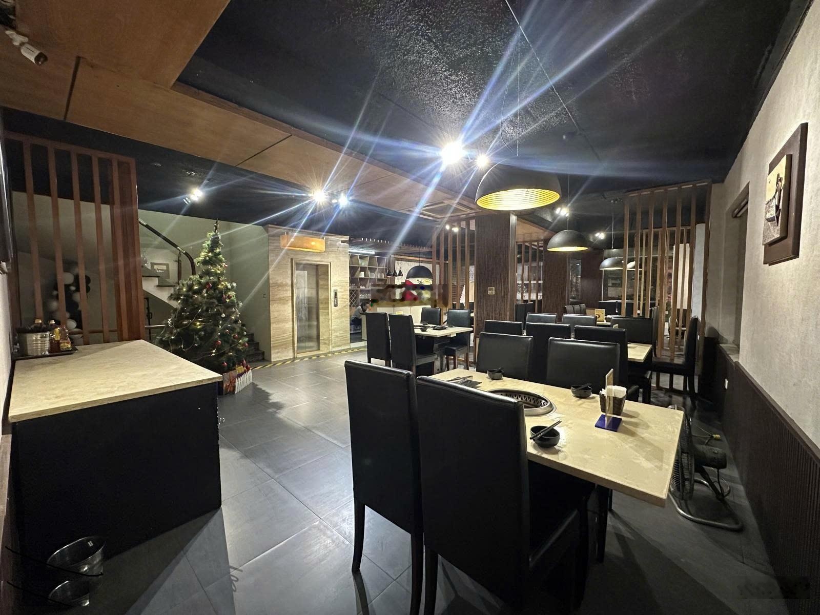 Cho thuê nhà mặt phố Nguyễn Trường Tộ, Ba Đình. DT 150m2, 7 tầng, thông sàn, Thang Máy, giá 180tr