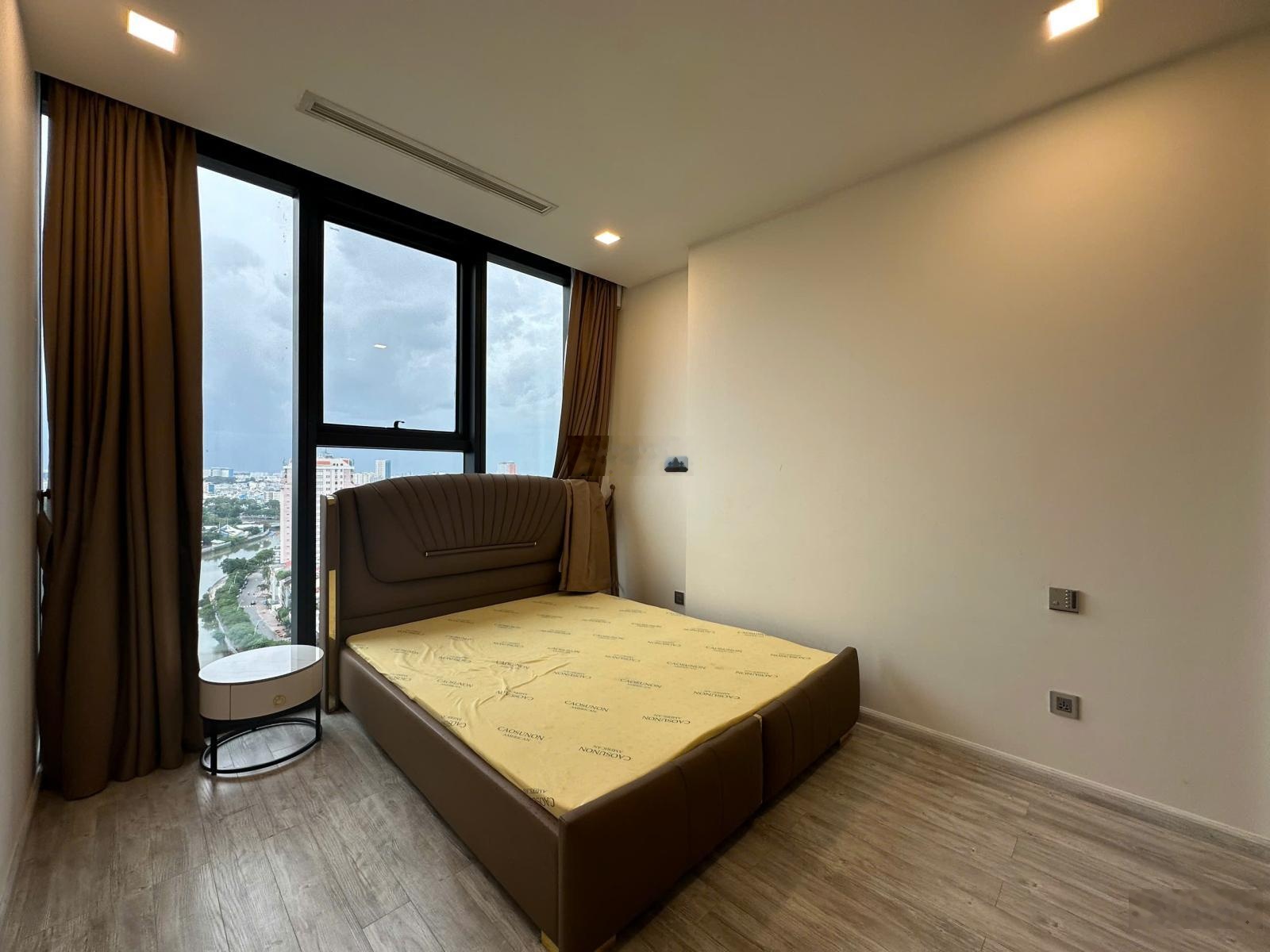 Cho thuê 3PN Vinhomes Golden River Q1 110m2 chỉ 40tr bao phí quản lý full nội thất LH 0979934545