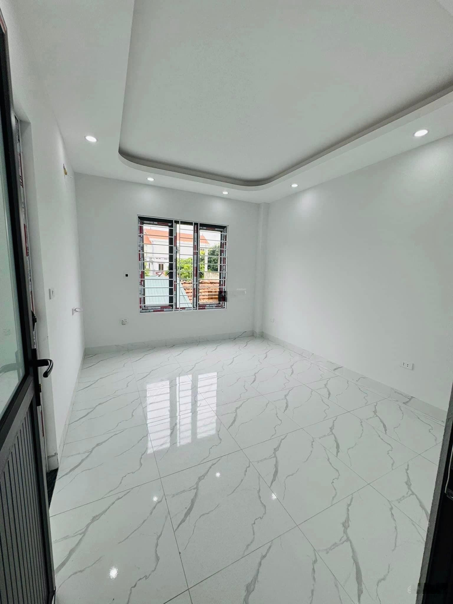 Biệt thự mini đơn lập sân cổng riêng, ô tô con vào tận cửa view cực thoáng nhà trong đê Song Phương