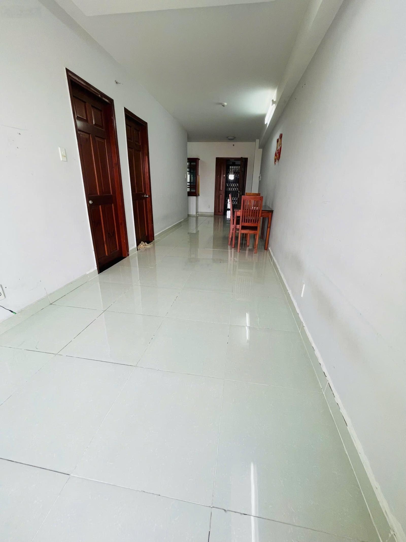 Cho thuê căn hộ 8x Plus, nhà có 2 máy lạnh. Giá 7tr view thoáng