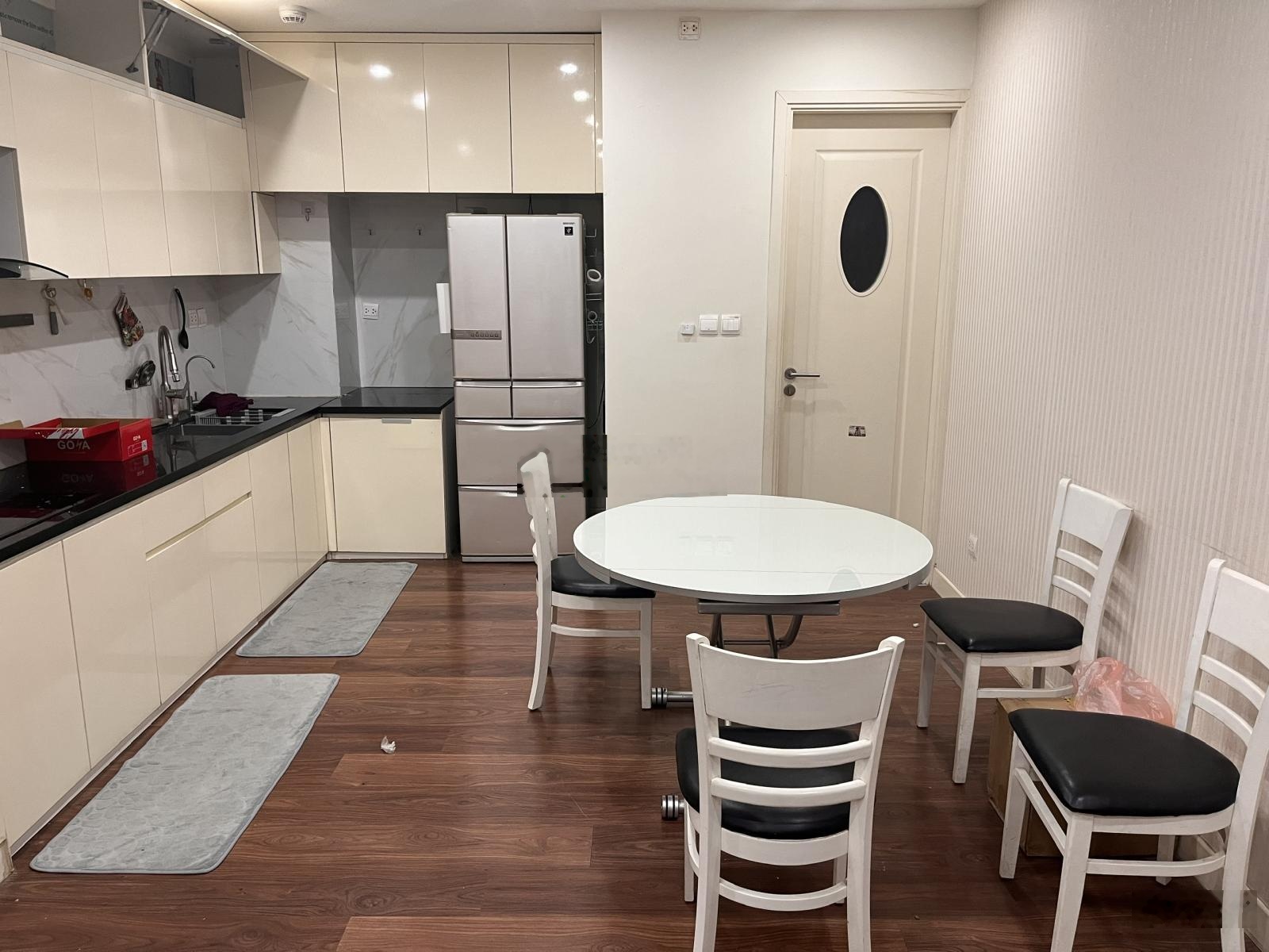 Chính chủ - Cho thuê căn hộ chung cư 2 ngủ tầng trung tại tòa A, chung cư Imperia Garden