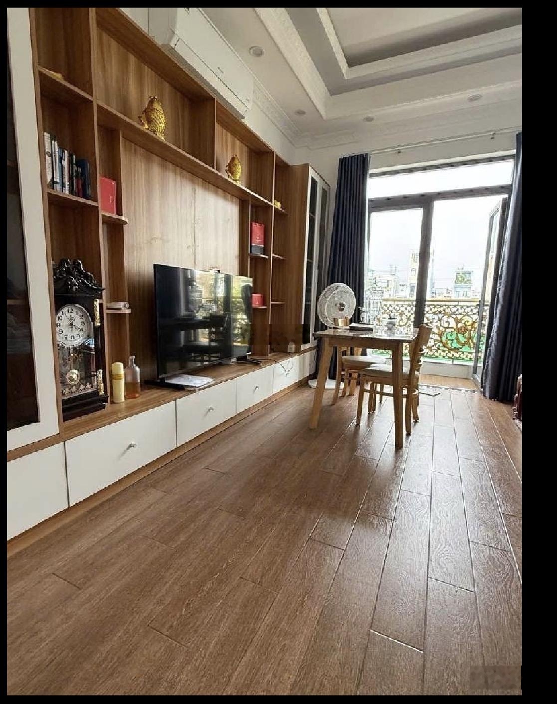 * Bán nhà Quận 8, Bông Sao,4 tầng,DT: 5.2m x 14m(nở hậu), hẻm 3m, cách 40m ra đường lớn, Giá:10,2Tỷ