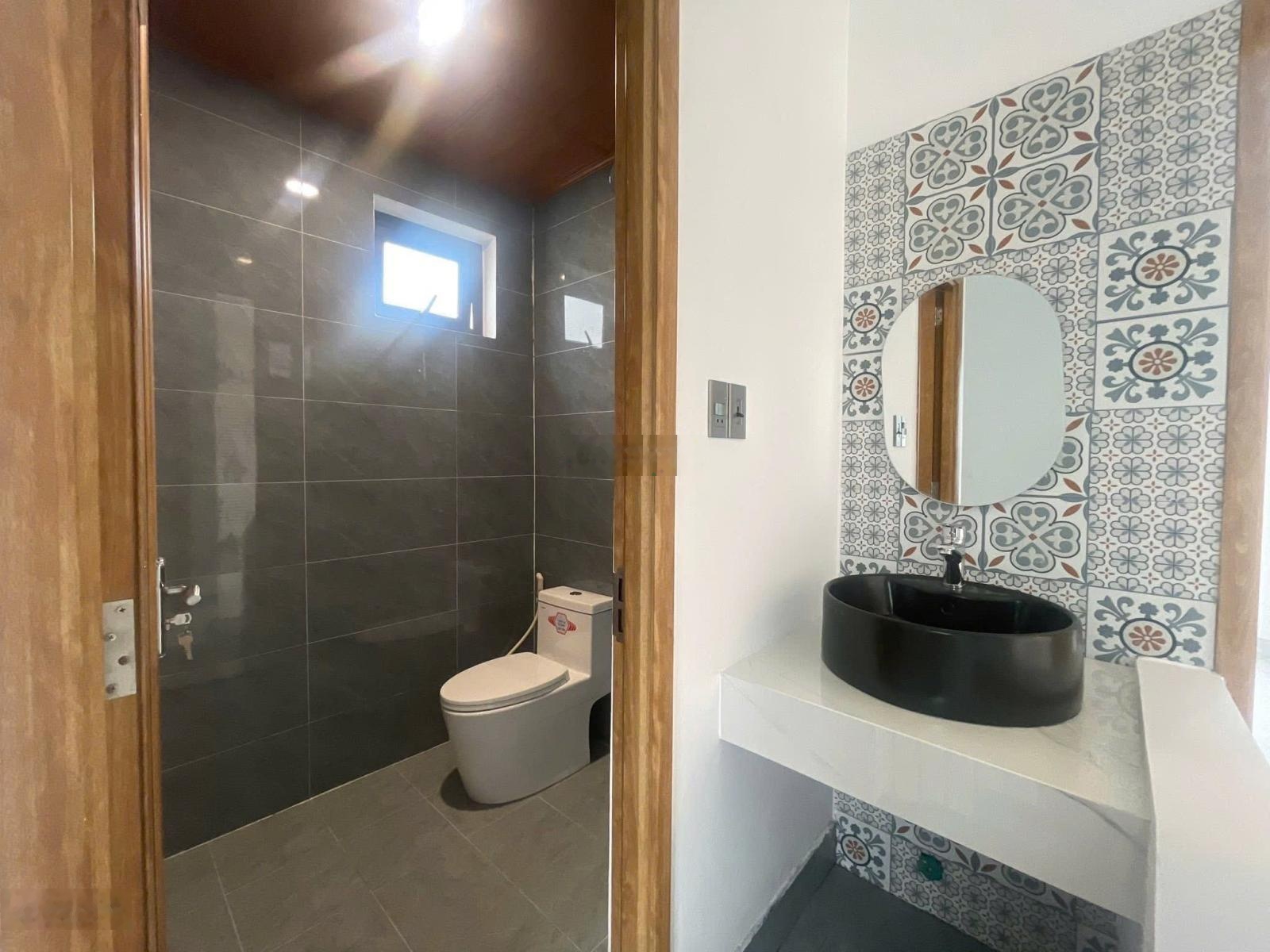 Nhà 2 tầng kiệt Ngự Bình ngay trung tâm thành phố. Cách Chợ An Cựu 500m