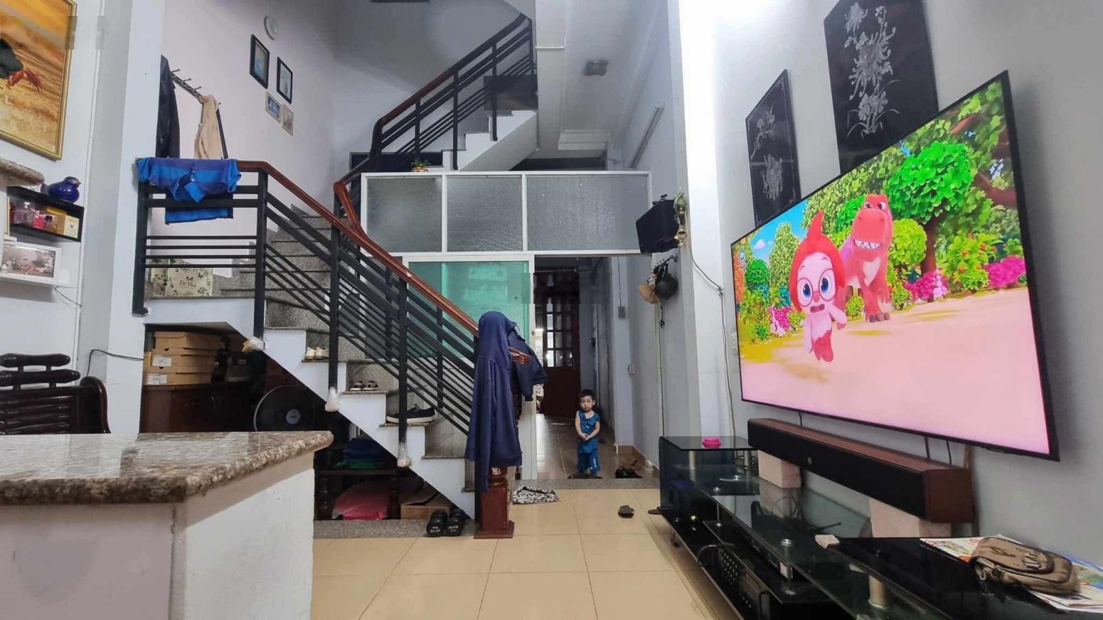 Bán gấp nhà kinh doanh ngay cổng chợ đêm Hạnh Thông Tây đường 10m 4tầng 65,2m2 9,99tỷ Quang Trung