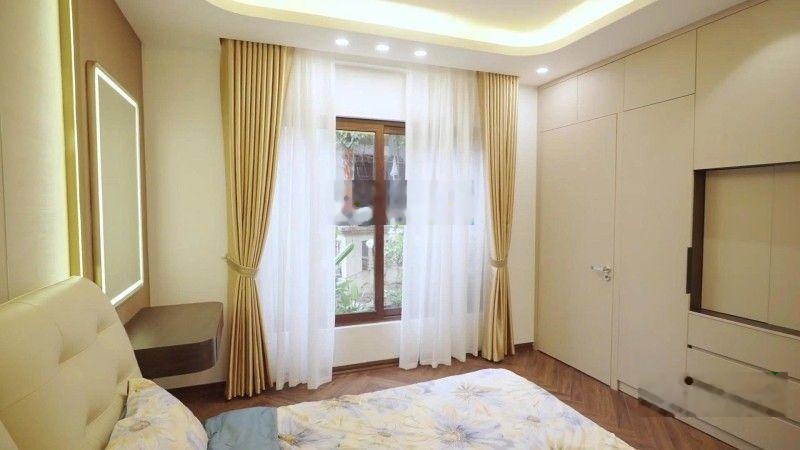 Chính chủ tôi kẹt tiền bán gấp nhà Trần Duy Hưng 5tầng 3ngủ đầy đủ công năng,nhà đẹp ở ngay đón tết