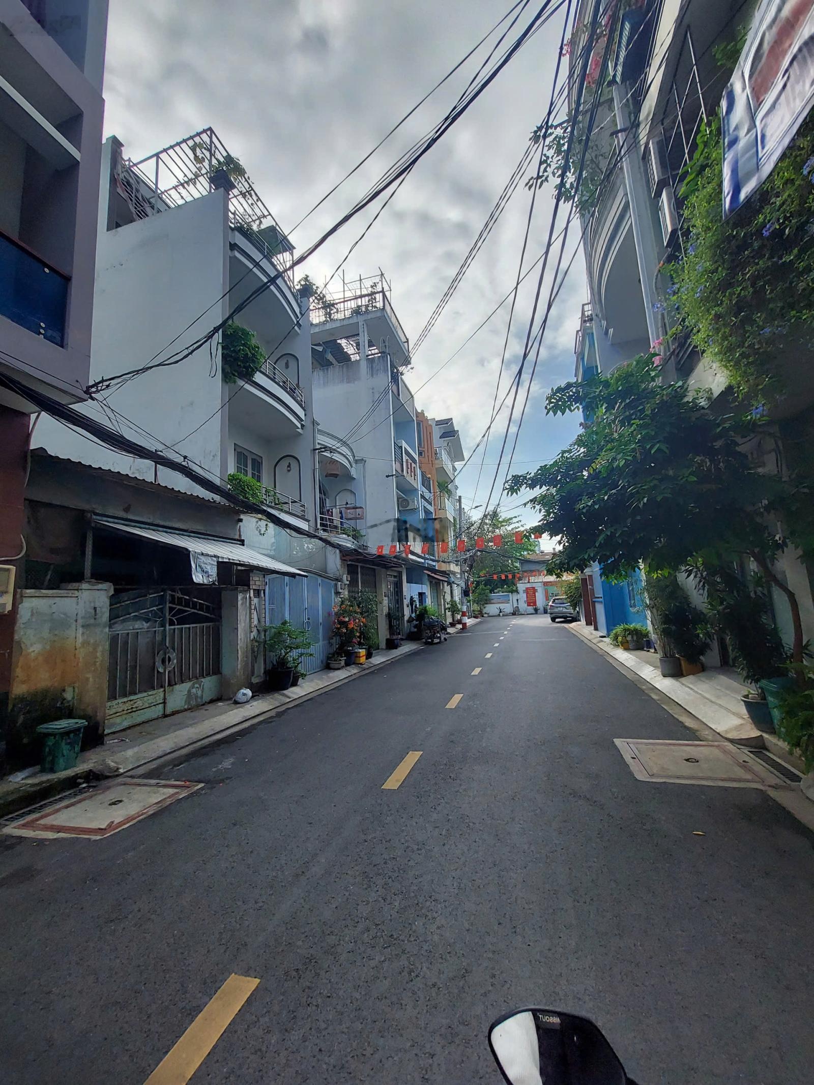 Bán nhà góc 2 mặt tiền hẻm lũy bán bích 4x15m, 4 tầng, 9tỷx !!!