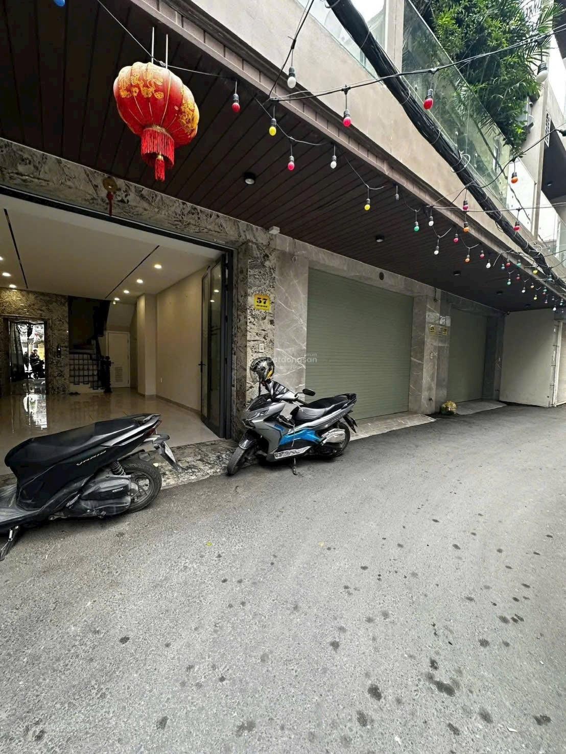 Bán nhà phố hồng tiến, thang máy, gara ô tô, full nội thất, ở ngay