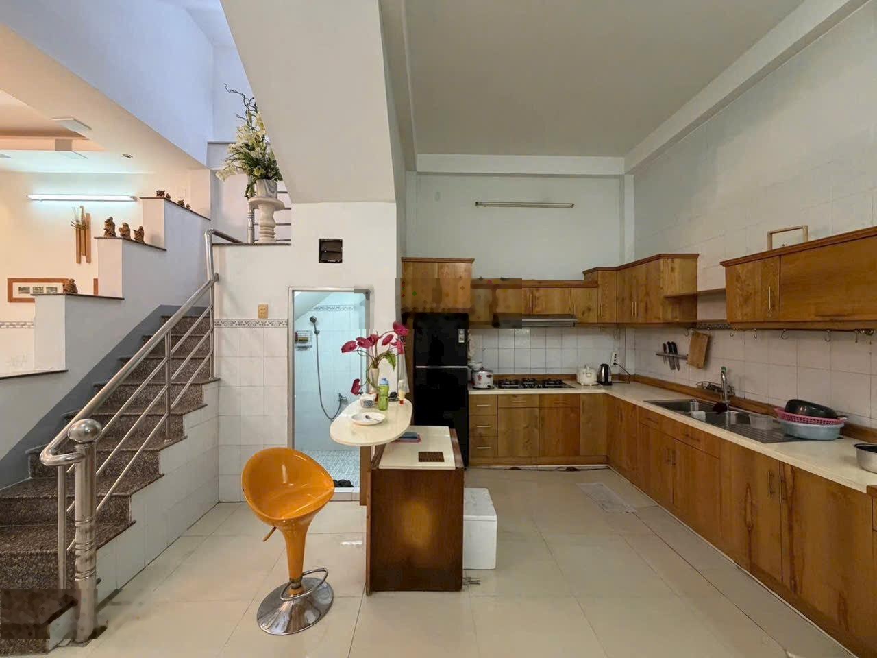 Nhà Hẽm Xe Hơi Gần Chơ Phú Thuận Quận 7-. Ngang 5m * 11,5m - 3Lầu . Giá 8,6ty . Lh: 0901311178