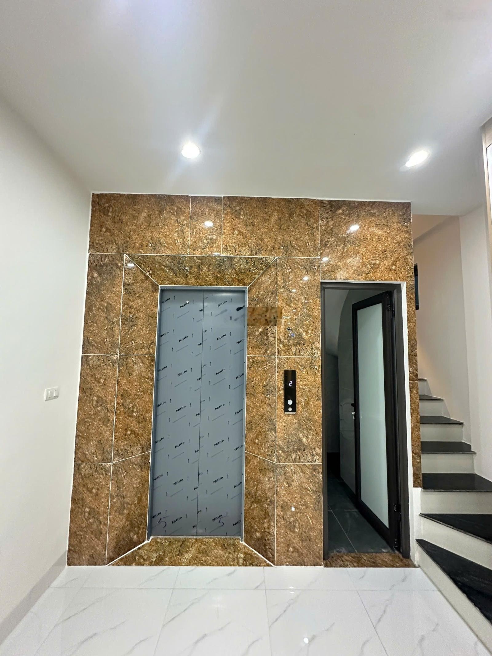 Chính chủ bán nhà ngõ 153 Cầu Cốc 40m2 5.5 tầng thang máy, oto đỗ cổng 8.6 tỷ. Nội thất như hình