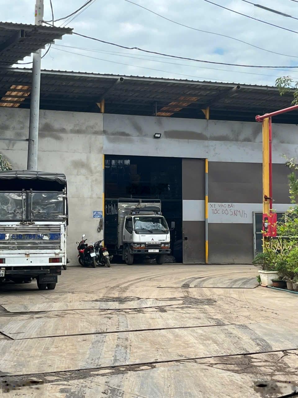 Cho thuê nhà xưởng 1.200m2 , sân : 200m2, Quốc Lộ 1A, Bình Tân , giá thuê : 85tr/tháng