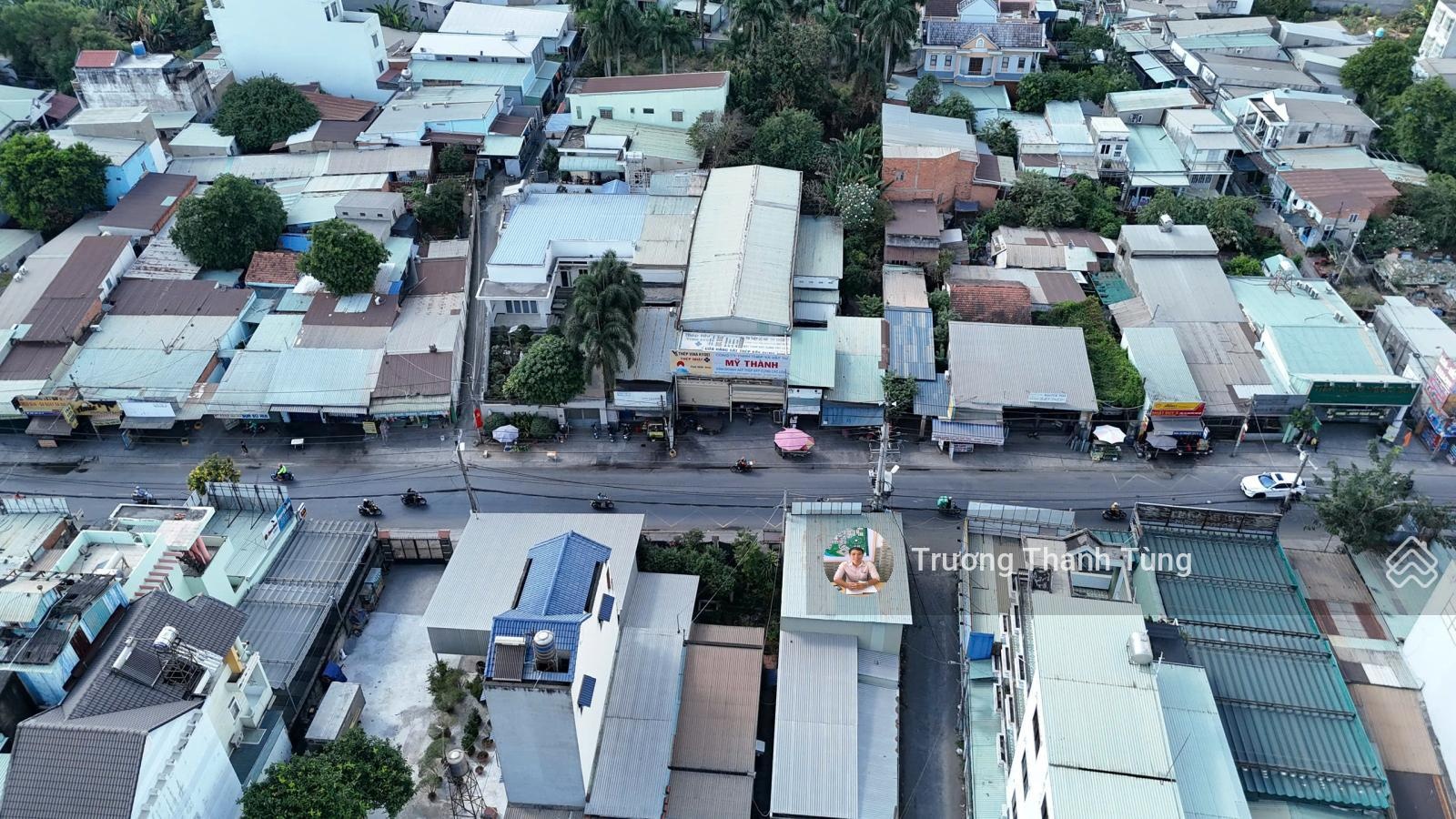 Bán đất mặt tiền đường Nguyễn Xiển, vị trí mặt tiền kinh doanh. DT 10x30m thổ cư 100%. Giá 35 tỷ