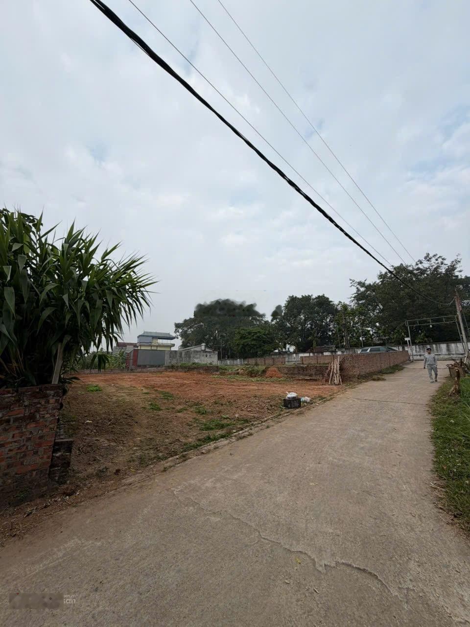 Em có lô 100 m , đất ở tất, đất sổ đỏ, ngõ thông, ô tô tải vào dc Thắng Trí- Minh Trí- Sóc Sơn- HN