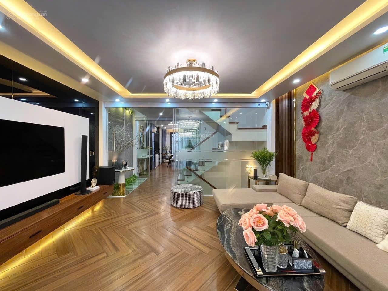 Nhà 5 tầng thang máy tuyến 2 Lê Hồng Phong