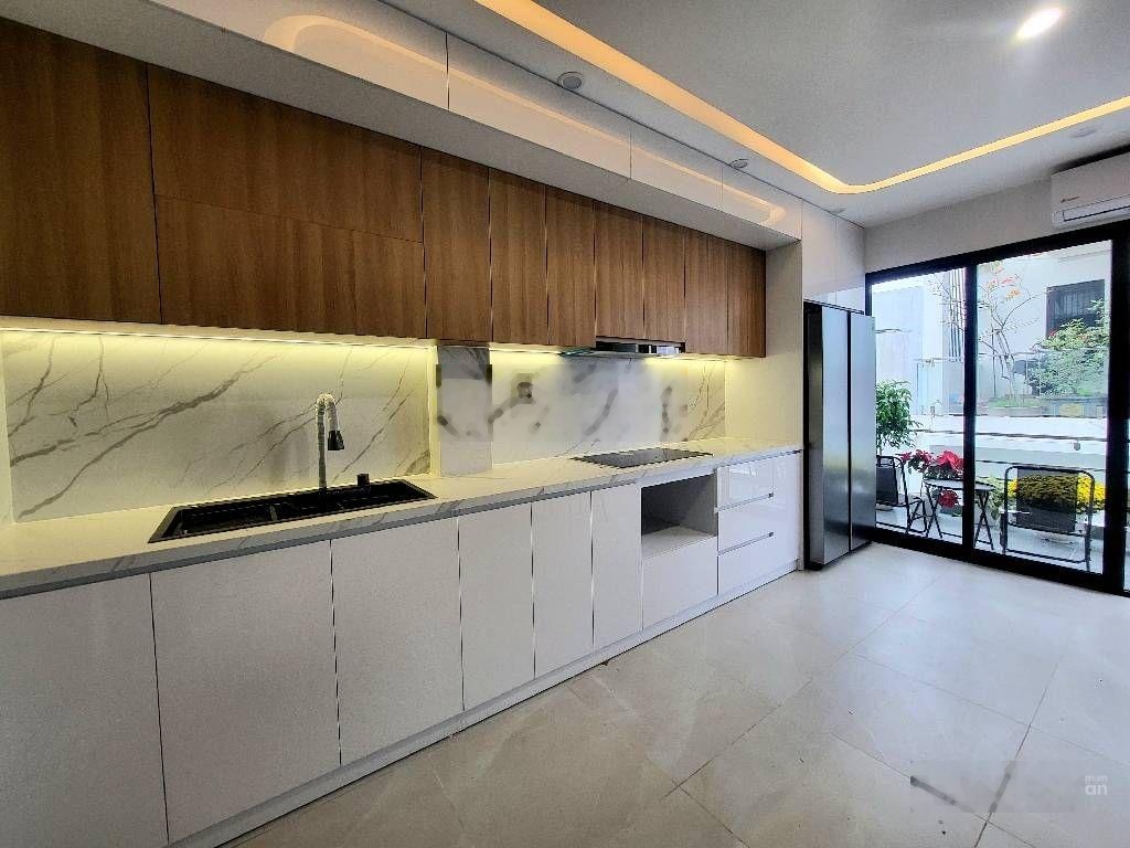 Quá rẻ: Nhỉnh 8T, nhà ngay mặt phố Ngô Xuân Quảng, 6 tầng thang máy, full nội thất, 1 căn duy nhất