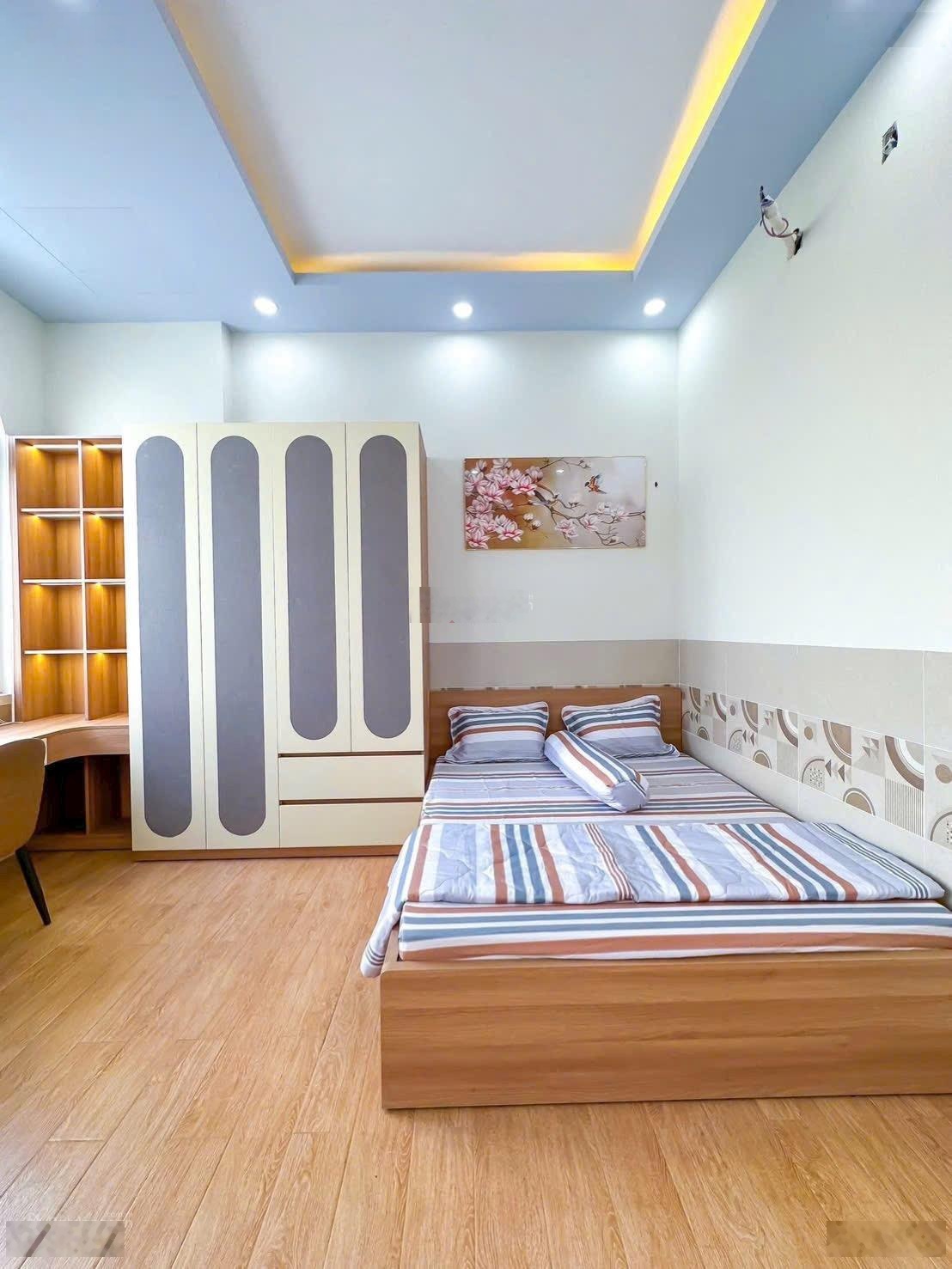 Bán nhà lầu xây dựng mới 100% hẻm 11 sau lưng bv đa khoa trung ương gần khu ẩm thực bờ hồ bún xáng