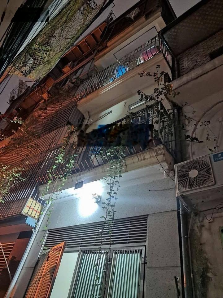 Chính chủ bán nhà Đống Đa 15m2/20m x 4 tầng, tặng nội thất cao cấp 4 tỷ 6