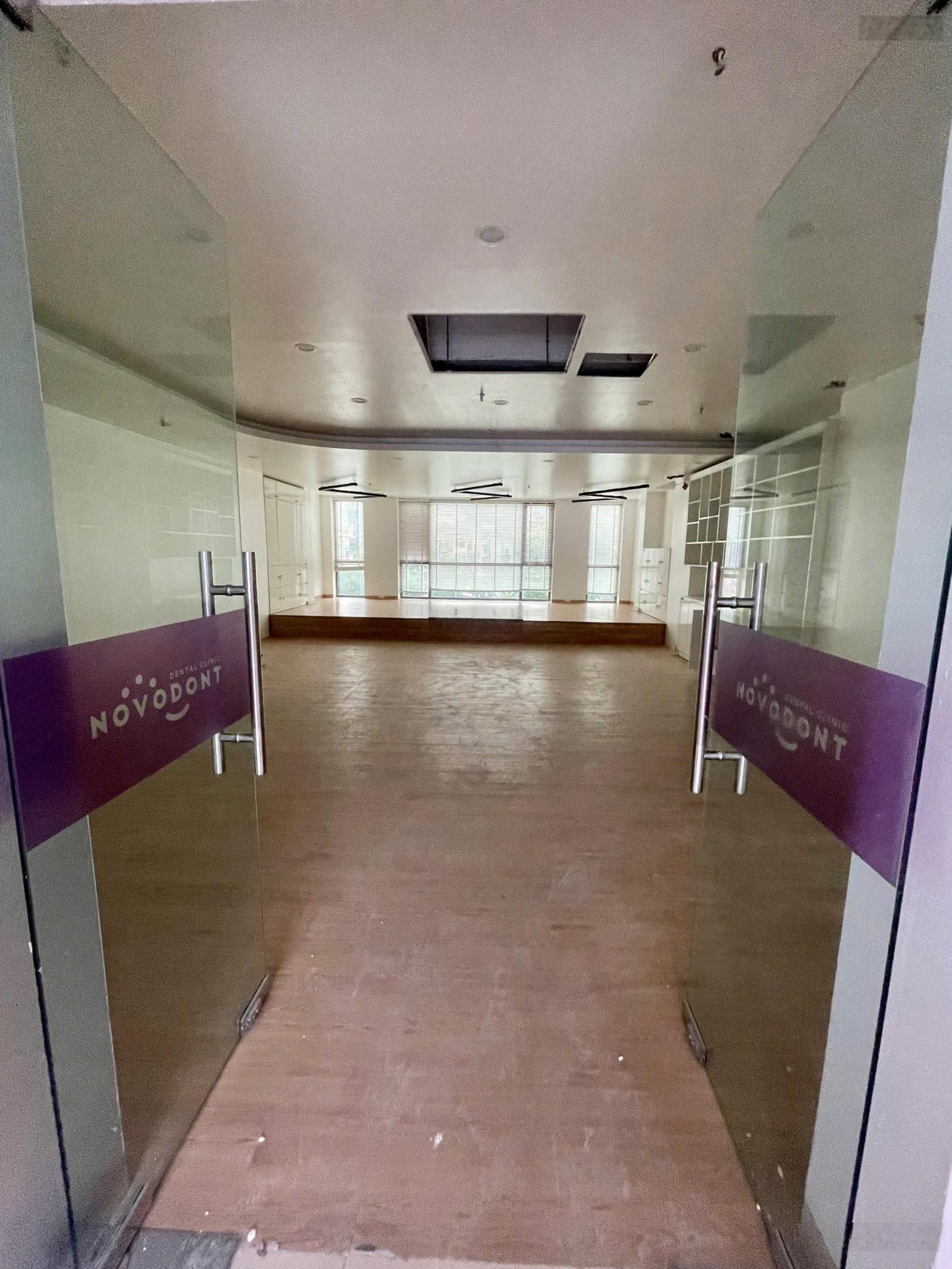 Cho thuê nhà 82m*4 tầng, phố Nguyễn Văn Huyên, ph Nghĩa Đô, quận Cầu Giấy, giá 35 triệu/tháng