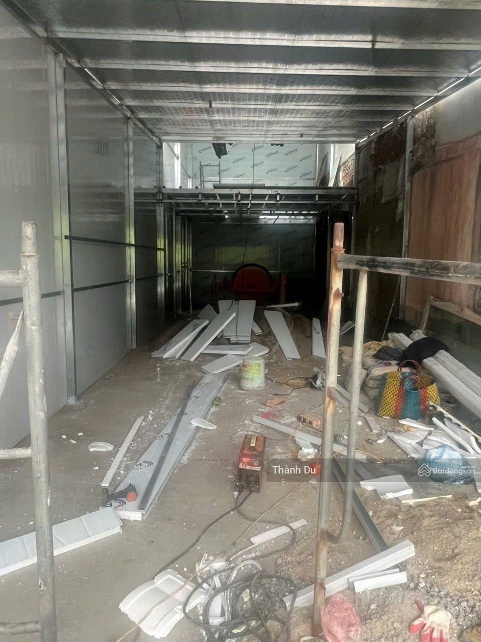 CHO THUÊ KHO XƯỞNG MẶT PHỐ LÂM DU BỒ ĐỀ- ô tô tải đỗ cửa, DT sử dụng 110m2 giá 15 tr / tháng