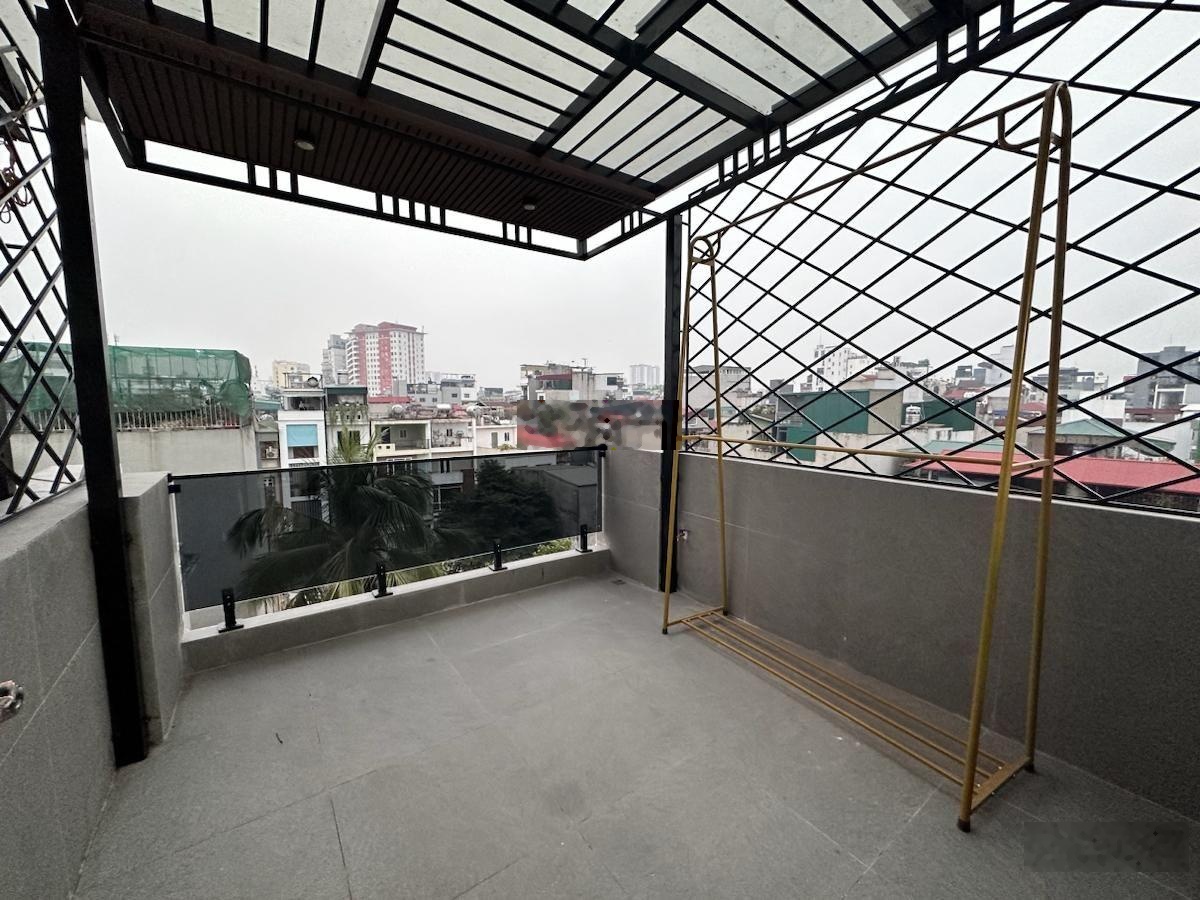 TC 9,3 tỷ nhà full NT Nguyễn Văn Cừ ,10m ra oto