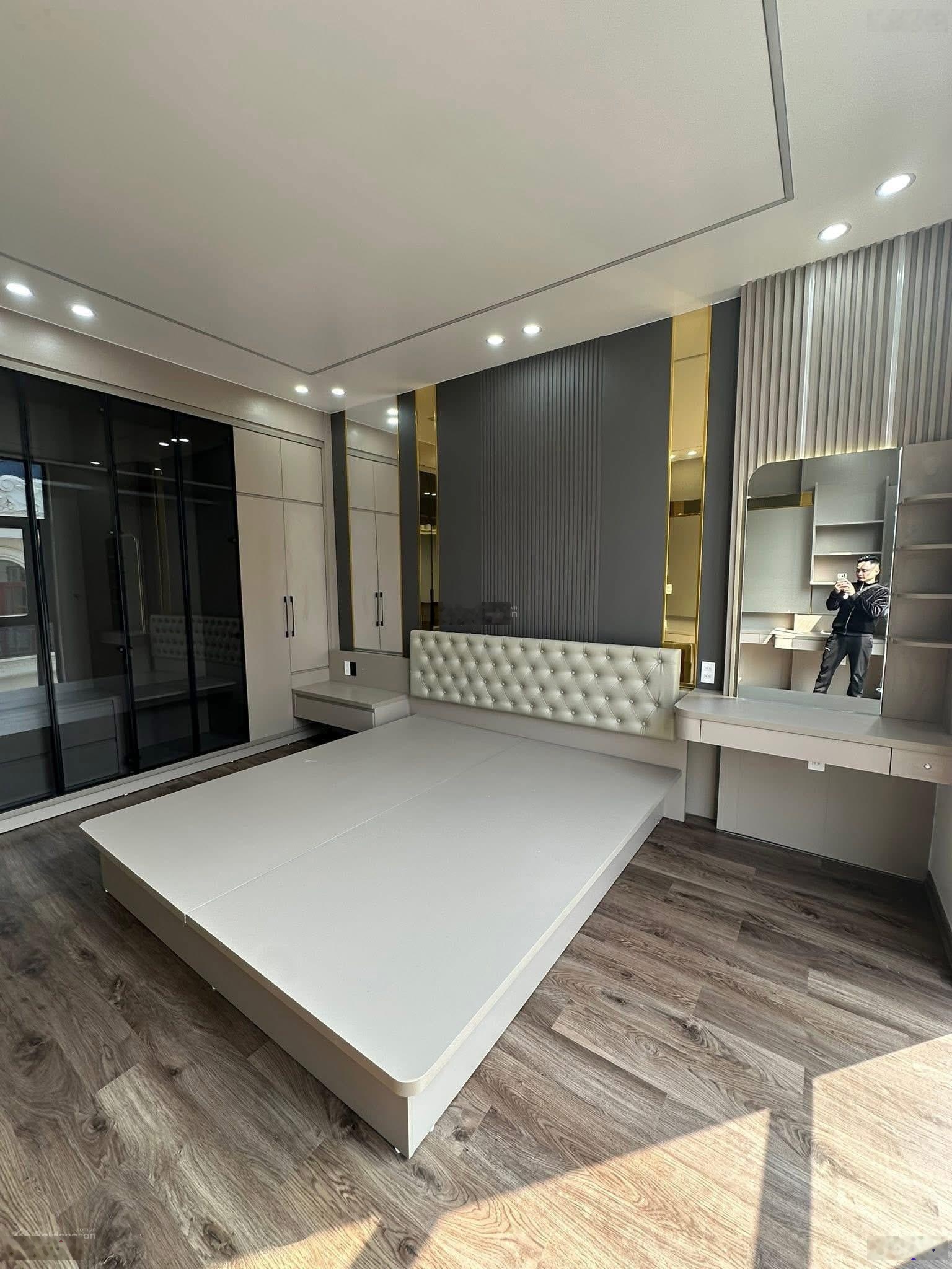 Nhà 4 tầng xây mới có thang máy phố Văn Cao - Lạch Tray