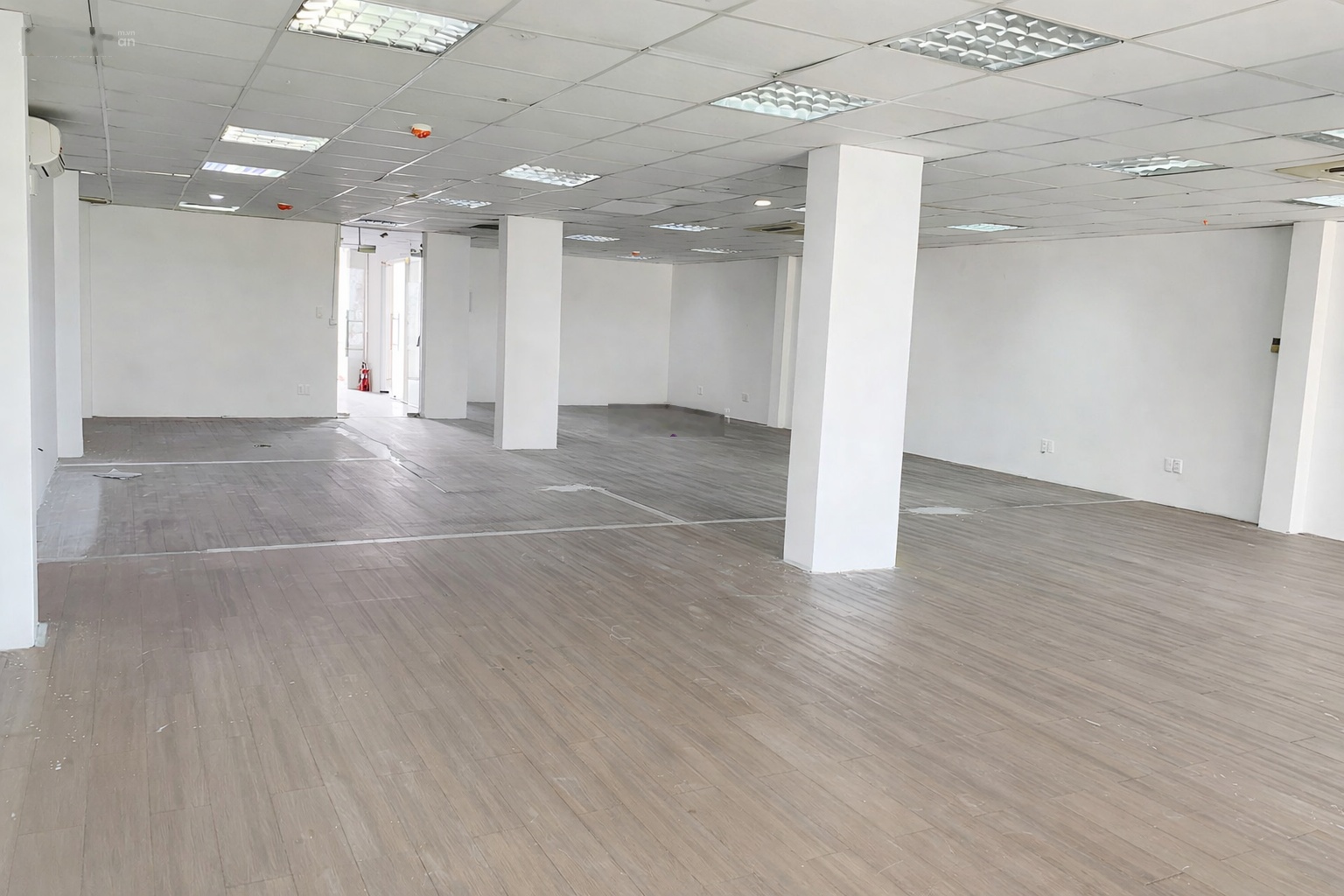 Cho thuê sàn trống 327-329 Tô Hiến Thành