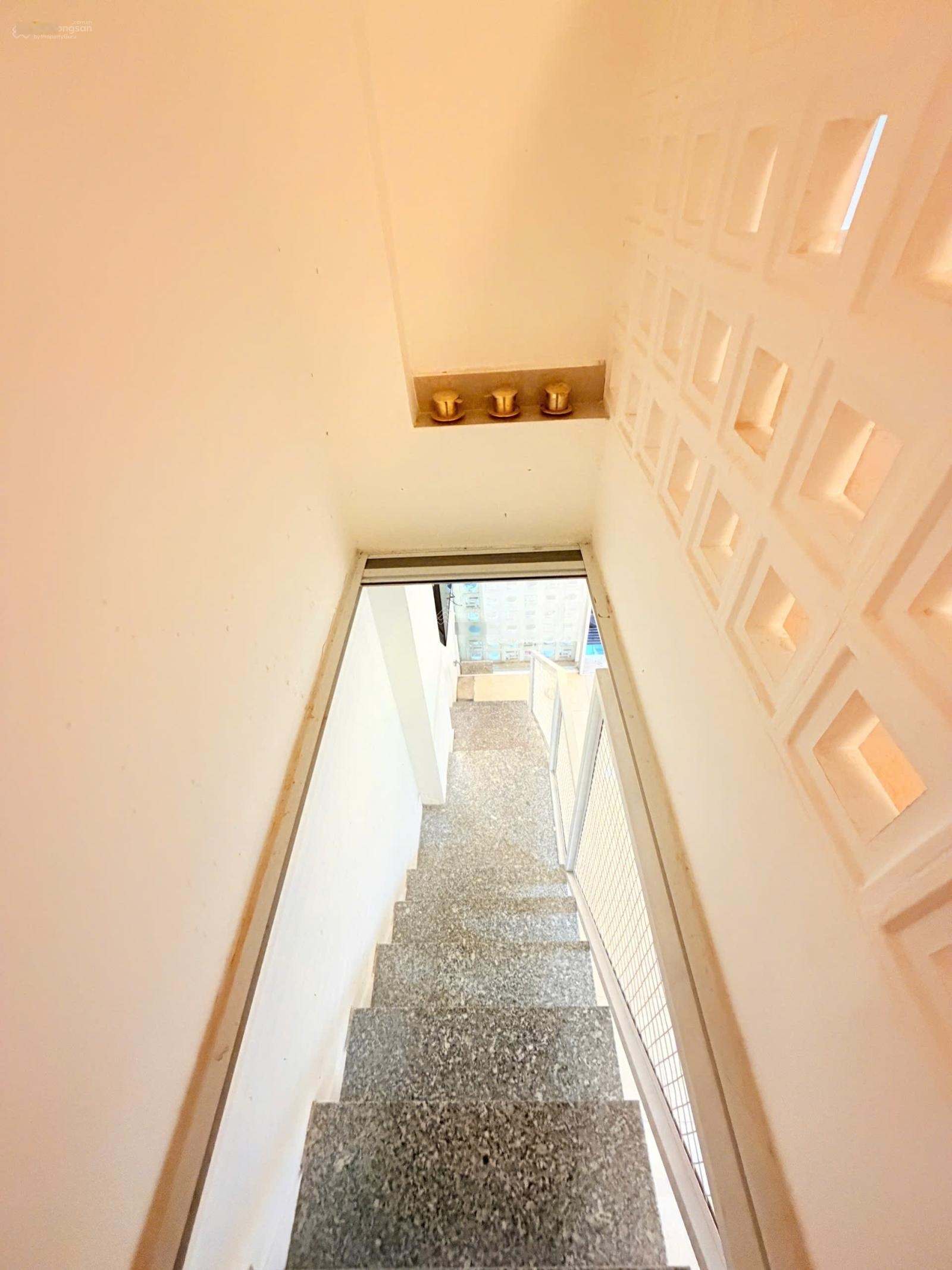 Bán gấp nhà hẻm 42 đường biệt thự khu phố tây nha trang - dt: 23m2 - giá: 4,6 tỷ