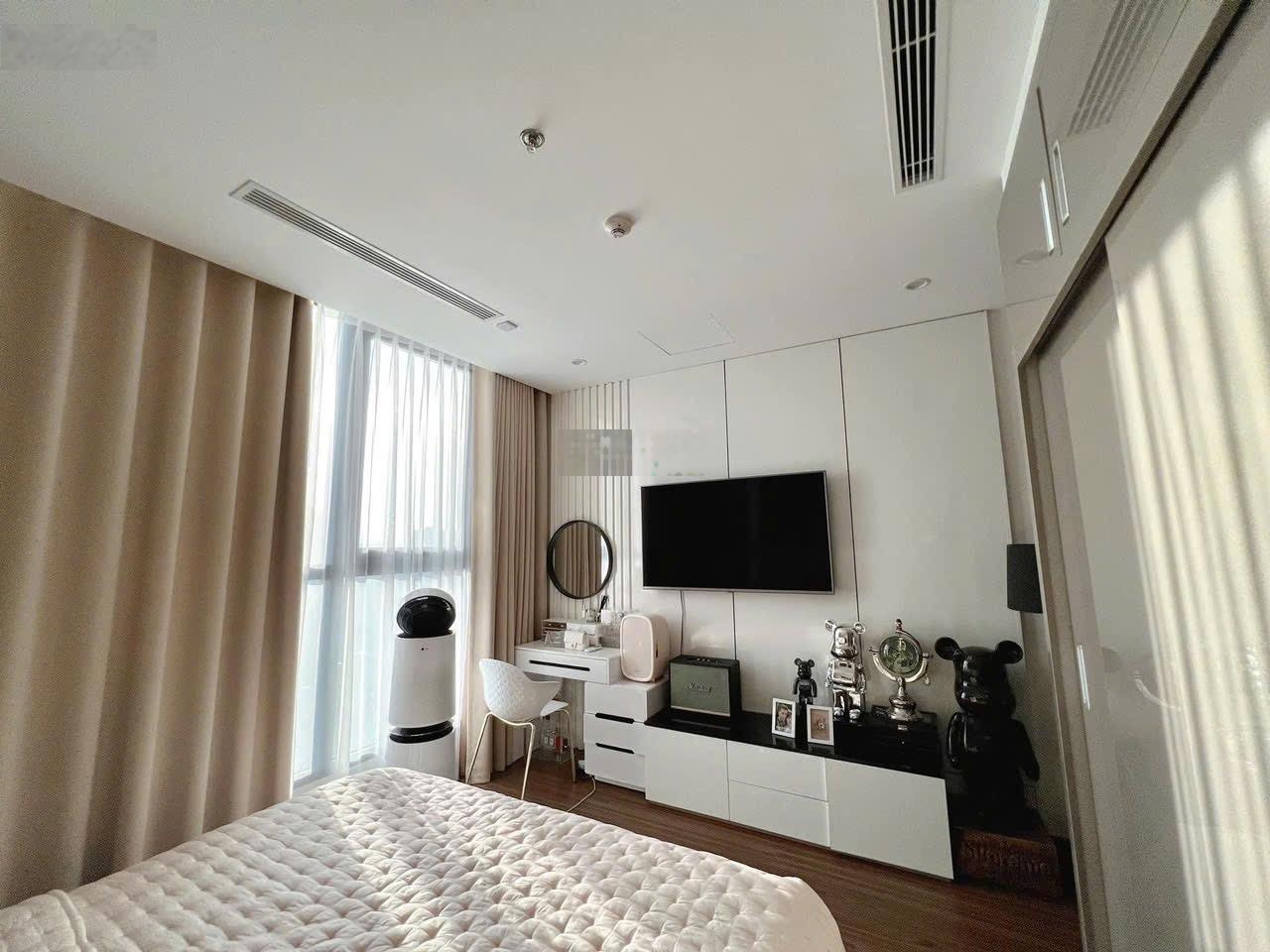 Cho thuê căn 2 phòng ngủ Toà W2 Vinhomes West Point full nội thất đẹp giá 22 triệu. LH 0867893823