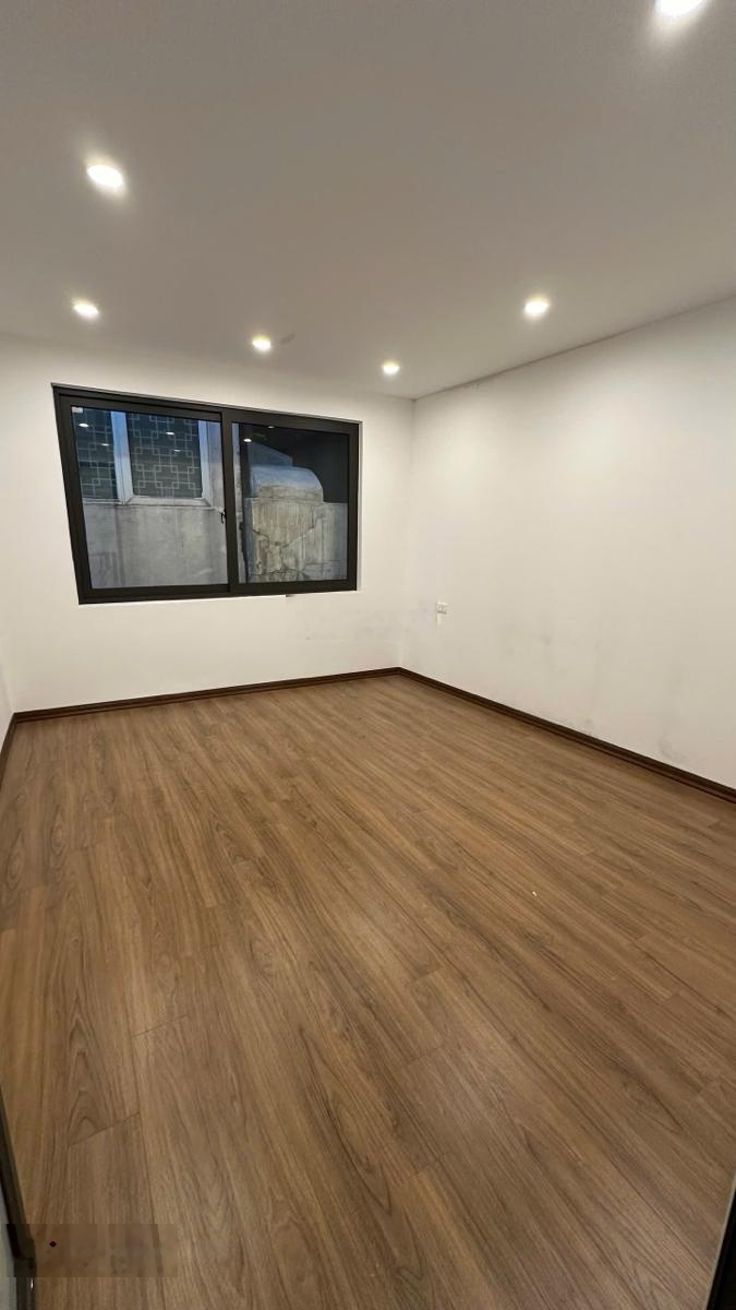 Nhà mới tinh NT nhập, ngõ thông thoáng sáng, gần phố, thuận tiện ở sướng. Dt30m 5T mt3,5m giá7,85ty