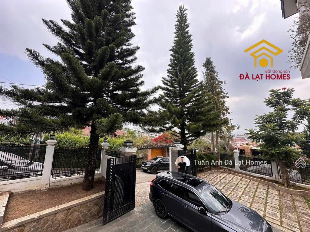 Bán biệt thự góc 2 mặt tiền Triệu Việt Vương Đà Lạt đã hoàn công mặt tiền rộng 21m, giá 22 tỷ