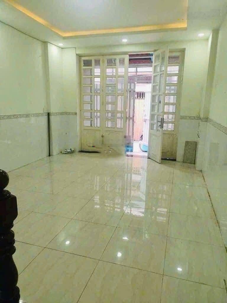 Cho thuê nhà 1/ vườn lài, đúc 2 tấm, hẻm thông, giá 10tr tháng