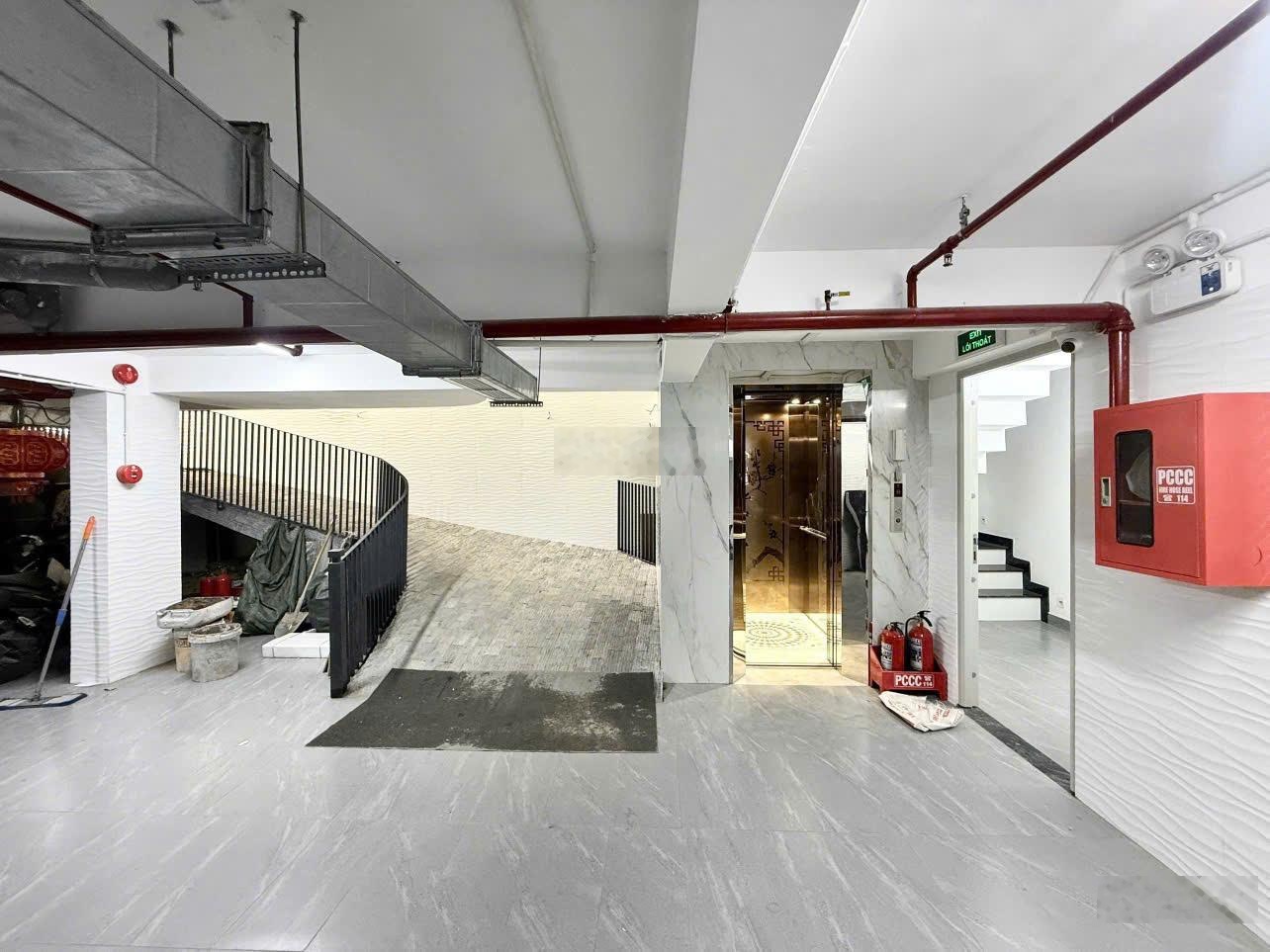 KHU VIP K300. MT 25m Trương Hoàng Thanh. Hầm 6 tầng TM. Dài 20m. CN 198m2. HĐT: 150tr. Giá 51.2 tỷ