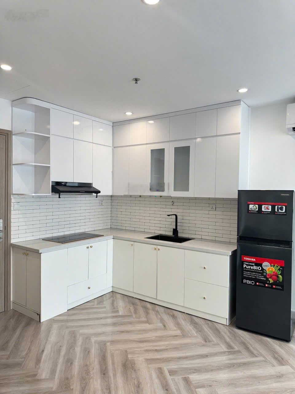 Cho thuê căn 1N+ full nội thất đẹp, sàn gỗ giá chỉ 7tr/th bao phí