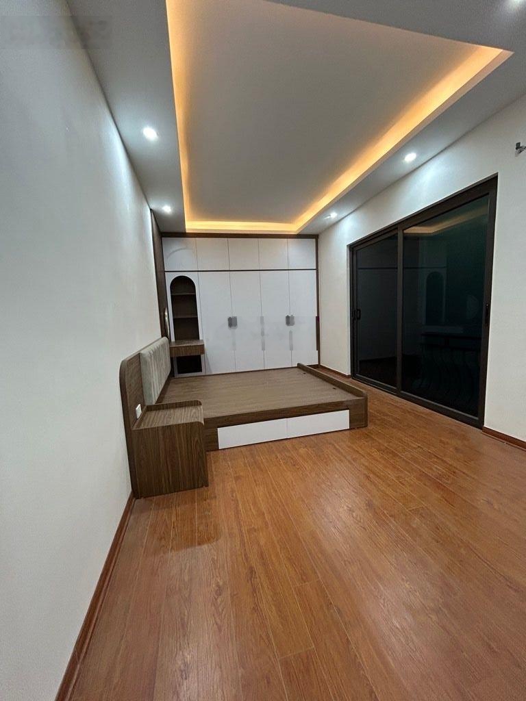 Nhà mới yên bệ - kim chung - ô tô đỗ gần - vài bước ra chợ - gần kđt hindo royal park - full nội th