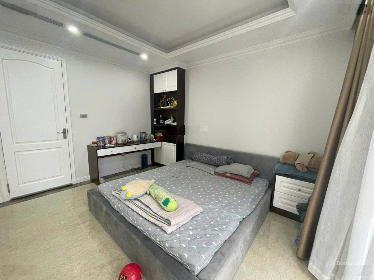 Chính chủ bán GẤP nhà phố Nguyễn Chánh, Cầu Giấy 75m2 5T MT 5m phân lô ô tô, thang máy giá rẻ 28 tỷ