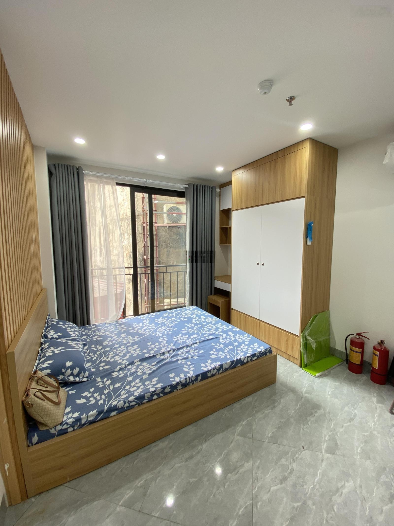 Cho thuê gấp phòng 50m ra mặt đường Trần Duy Hưng, full nội thất xịn, gần BigC, Ng Chí Thanh