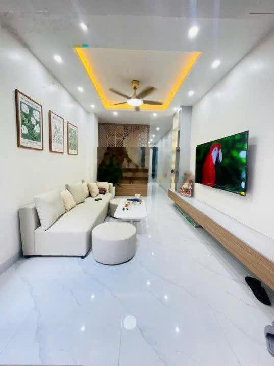 CC cho thuê NR 50m2, 22 triệu, 4PN, 4WC tại Liễu Giai, oto đỗ cửa, có thang máy. LH 0356380487