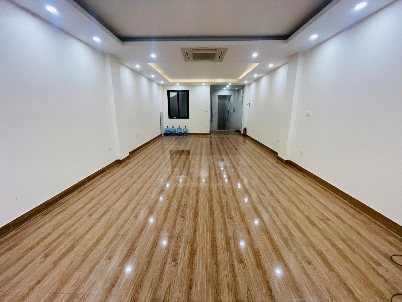 Cho thuê gấp văn phòng 60m2 Miếu Đầm, Mễ Trì, Nam Từ Liêm giá chỉ 8 triệu/tháng