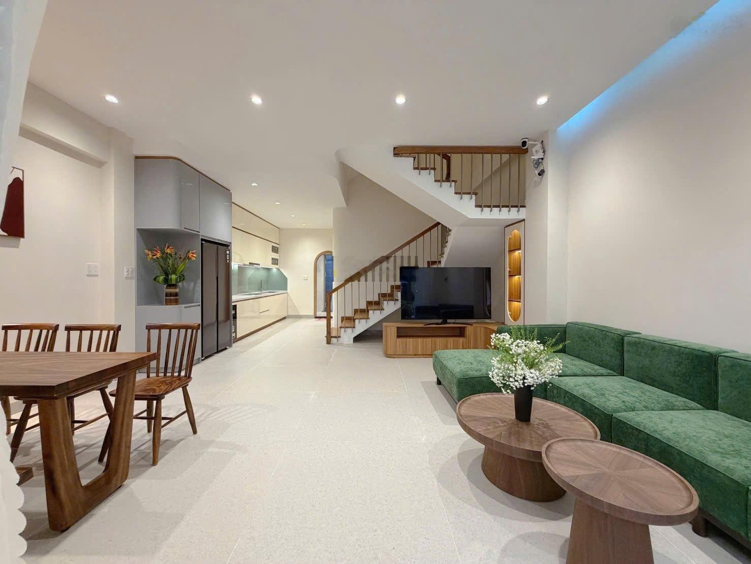 Bán gấp nhà đẹp mặt tiền Hải Châu, gần biển, khu dân trí văn minh, đủ tiện ích, đủ công năng